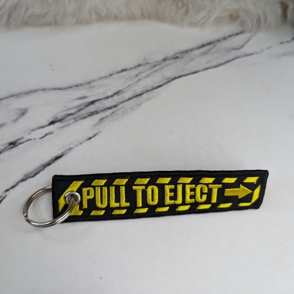 Pull To Eject Keyring - Picture 2 of 2